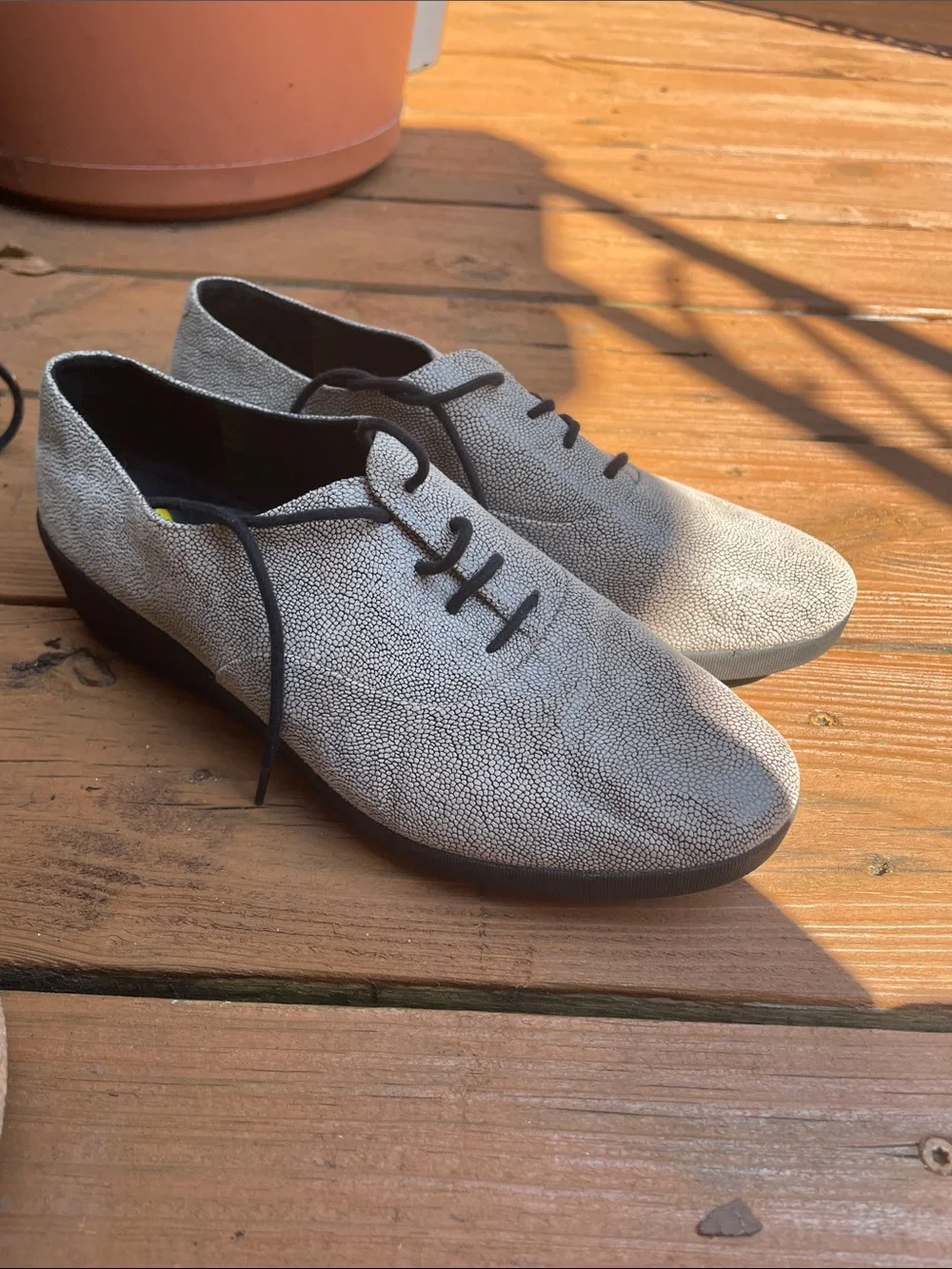 Fitflop Light Gray Pebbled Lace-Up Oxfords with Black Laces